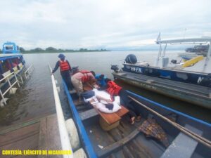 Fuerza Naval realiza traslado de ciudadanos por complicaciones de salud
