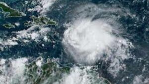 Tormenta Fiona esta cerca de Puerto Rico y de convertirse en huracán