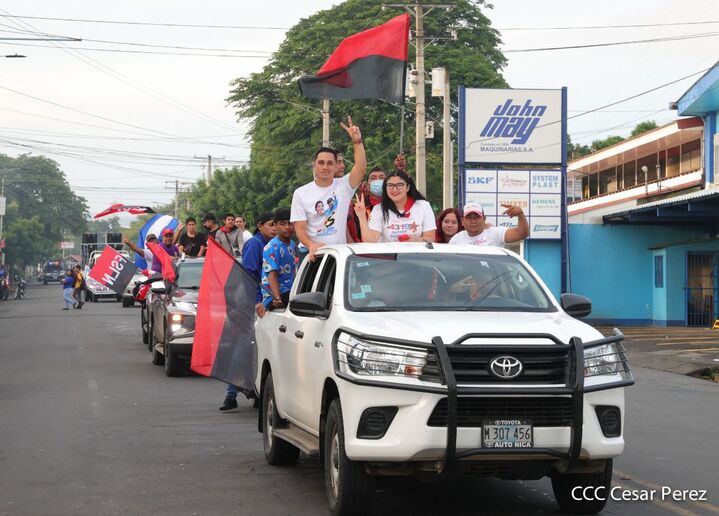 Oficiales de Policía y militancia sandinista recorren calles para honrar a héroes de la Batalla de San Jacinto