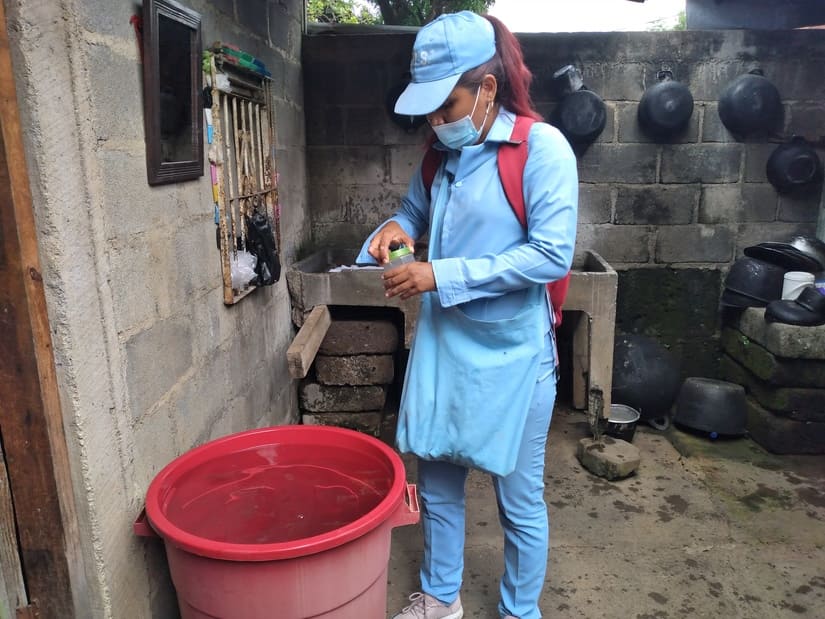 Intensifican acciones para eliminar los mosquitos en el barrio Farabundo Martí