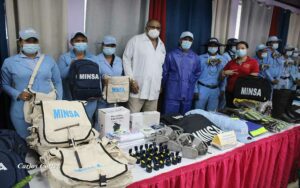 Trabajadores de la salud reciben equipos de protección