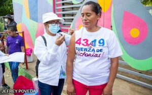 Inmunizan a familias del barrio Naciones Unidas contra el Covid-19