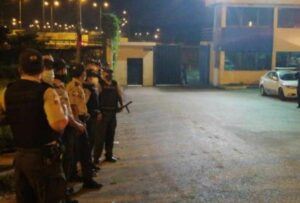 Al menos tres heridos tras un nuevo enfrentamiento en la mayor cárcel de Ecuador