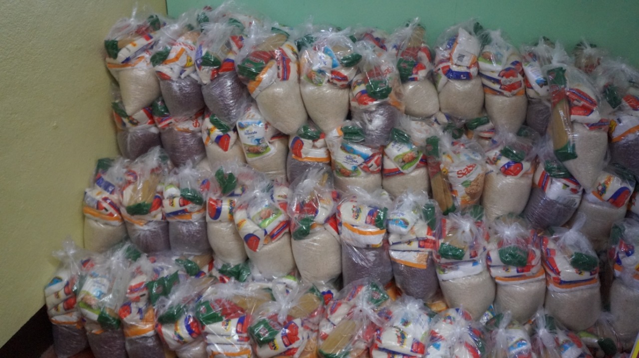 MIFAN entrega paquetes alimenticios a mujeres de partos múltiples en Jalapa
