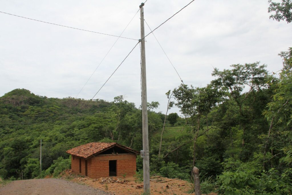 Llevan energía eléctrica a una comunidad de Matagalpa