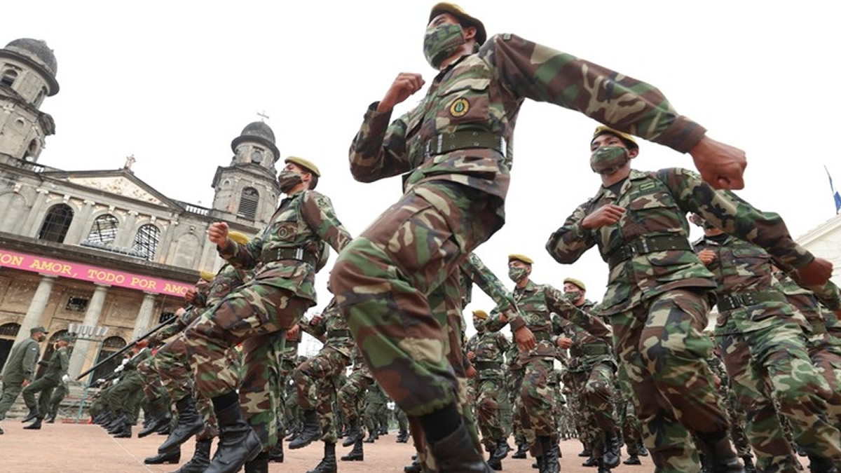 Ejército realiza práctica del acto central por su 43 aniversario de fundación
