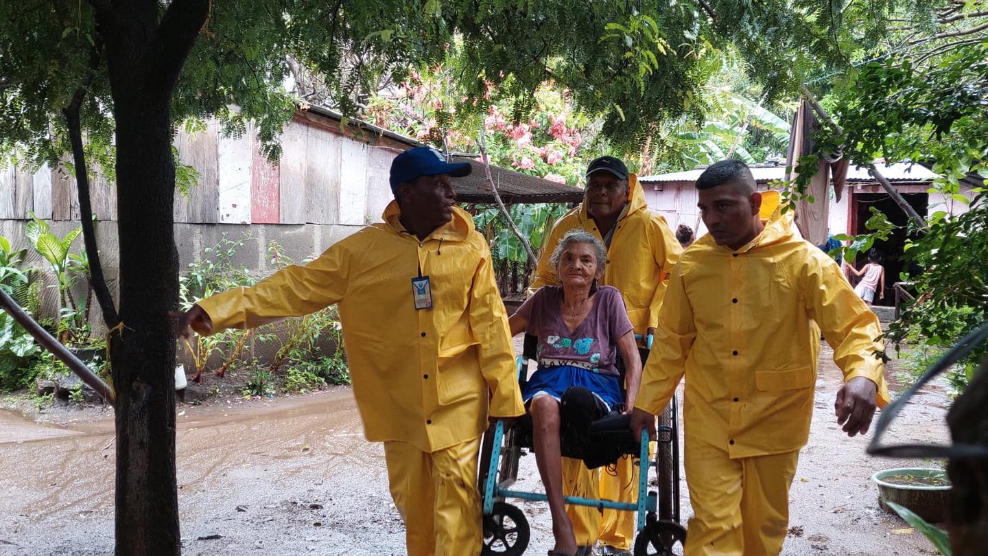 Nicaragua atiende a familias afectadas por Julia
