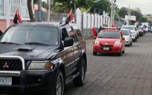 Celebran octubre victorioso con caravana de vehículos en Managua