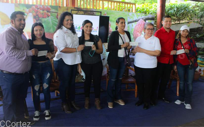 Programa Adelante entregará microcrédito a 12 delegaciones del país