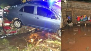 Lluvia arrastra varios vehículos en la comarca Sabana Grande, en Managua