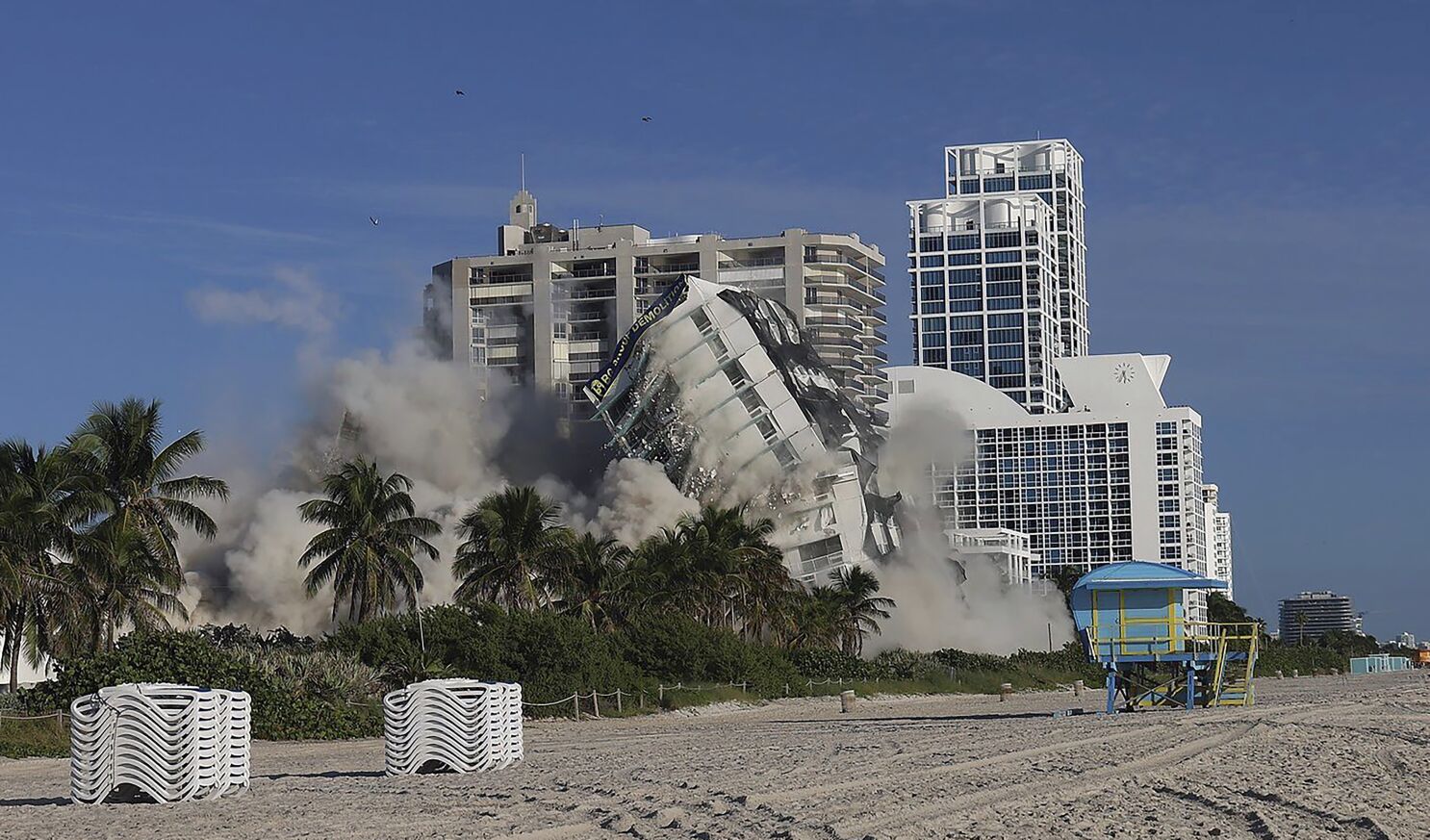 Demuelen un histórico hotel en Florida que acogió a los Beatles y al presidente John F. Kennedy