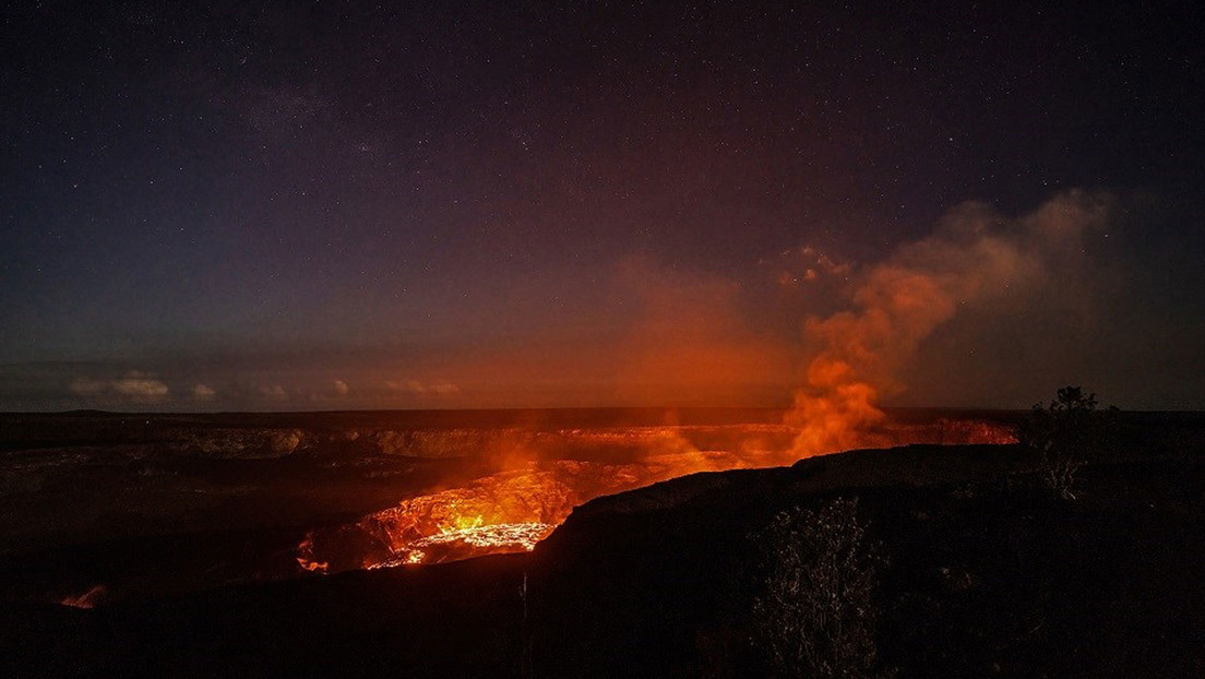 Volcán activo mas grande del mundo entra en erupción en Hawái
