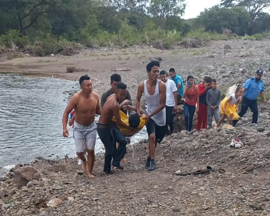 Dos jóvenes y un adulto perecen ahogados este domingo