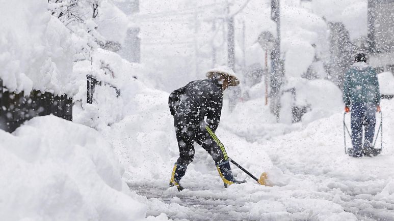 Al menos 17 muertos y más de 90 heridos en Japón por las fuertes nevadas