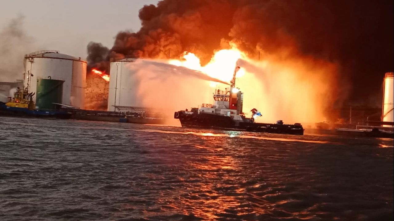 Incendio en puerto colombiano de Barranquilla deja un muerto