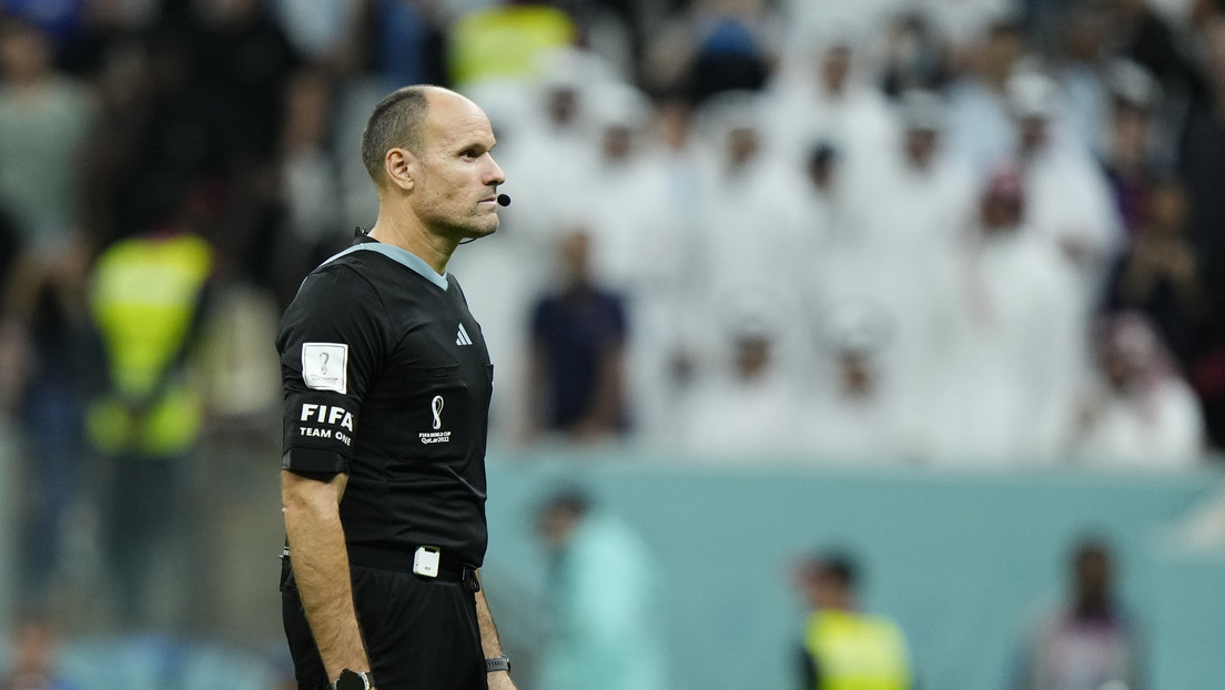 La FIFA decide sobre el árbitro Mateu Lahoz tras la polémica por el partido Argentina-Países Bajos