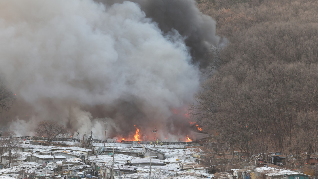 Gran incendio en Seúl destruye 60 casas y provoca la evacuación de al menos 500 personas