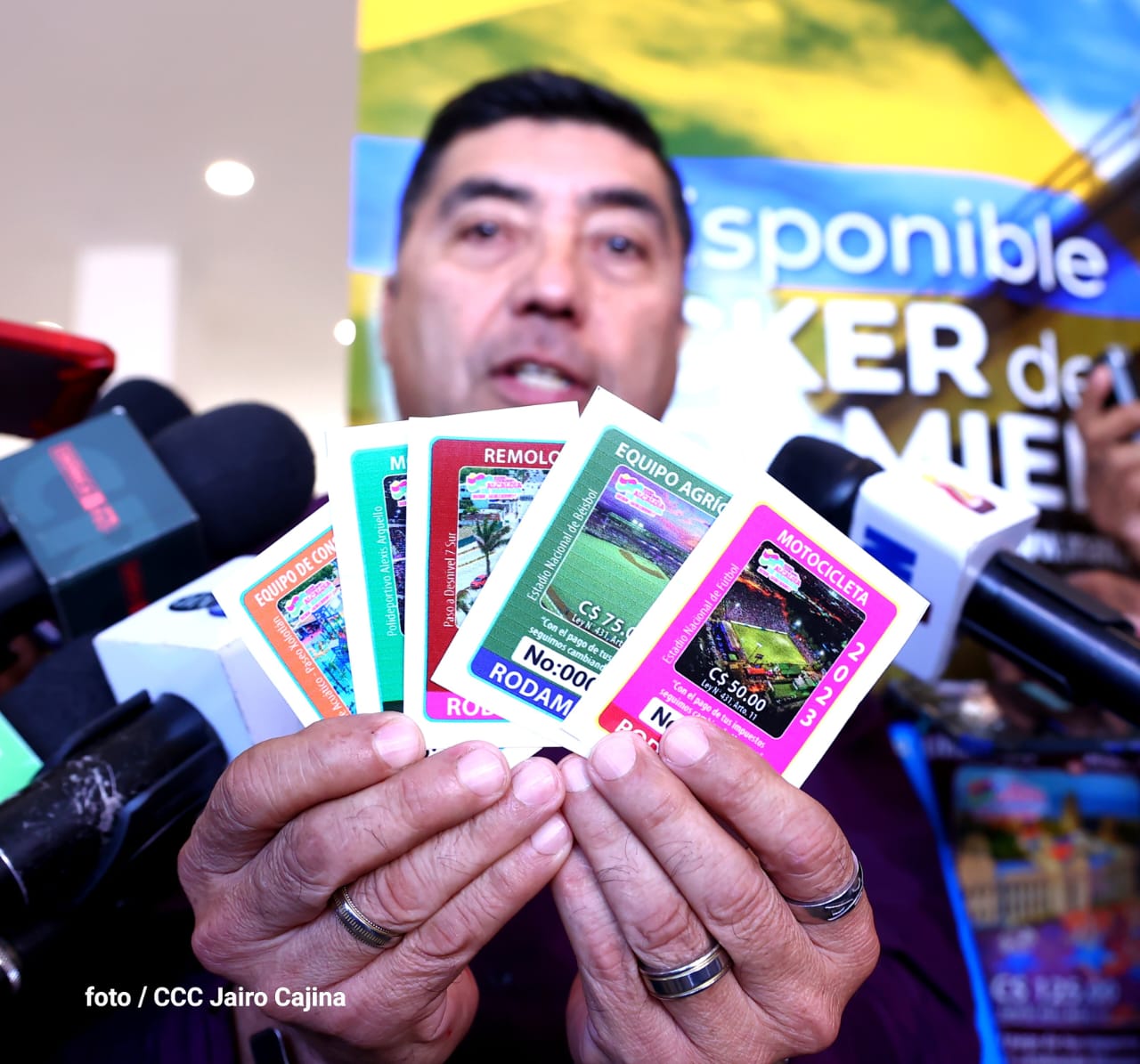 Capitalinos ya pueden adquirir el sticker de rodamiento 2023