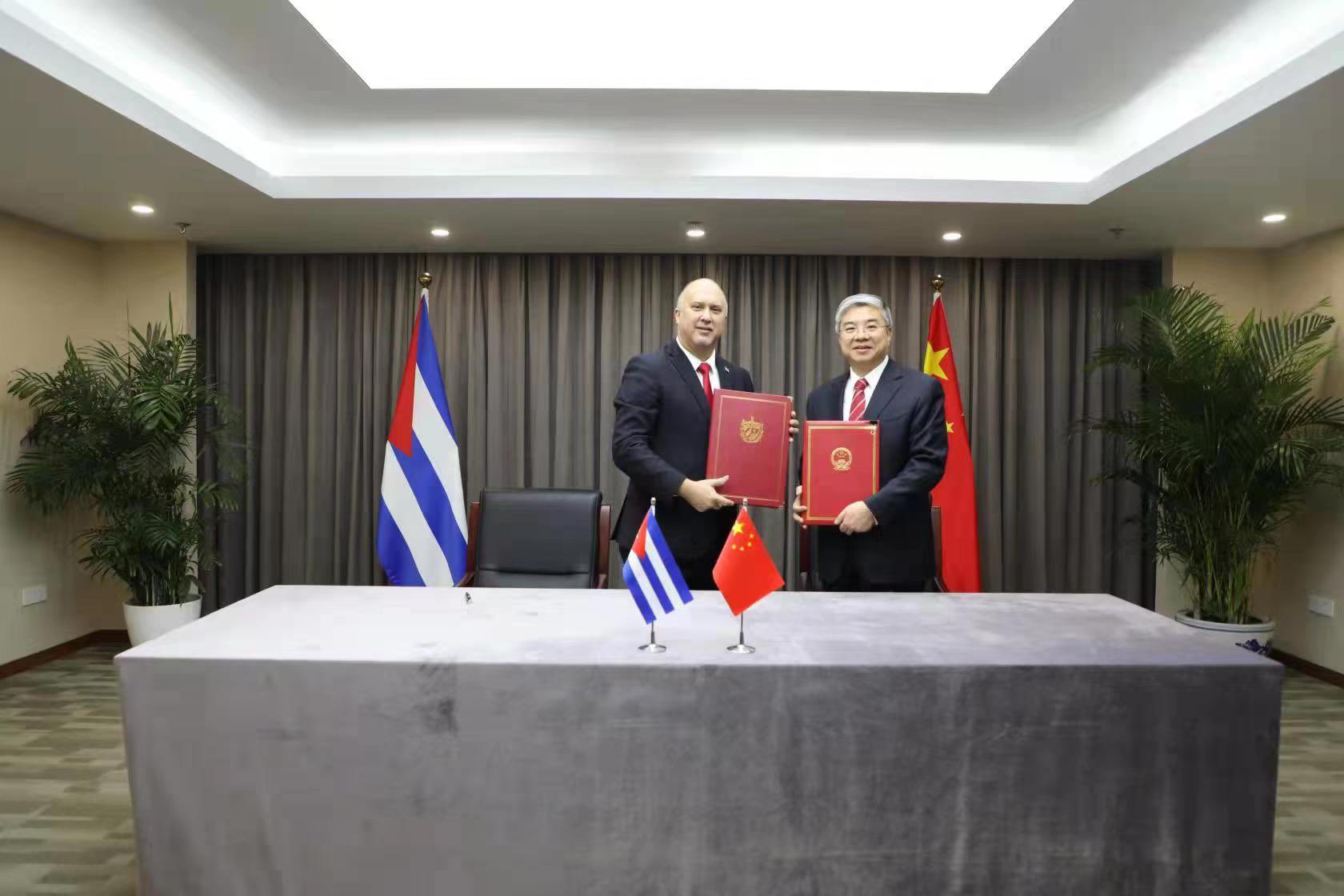 Cuba recibe donación de $100 millones de China y firma convenio de cooperación