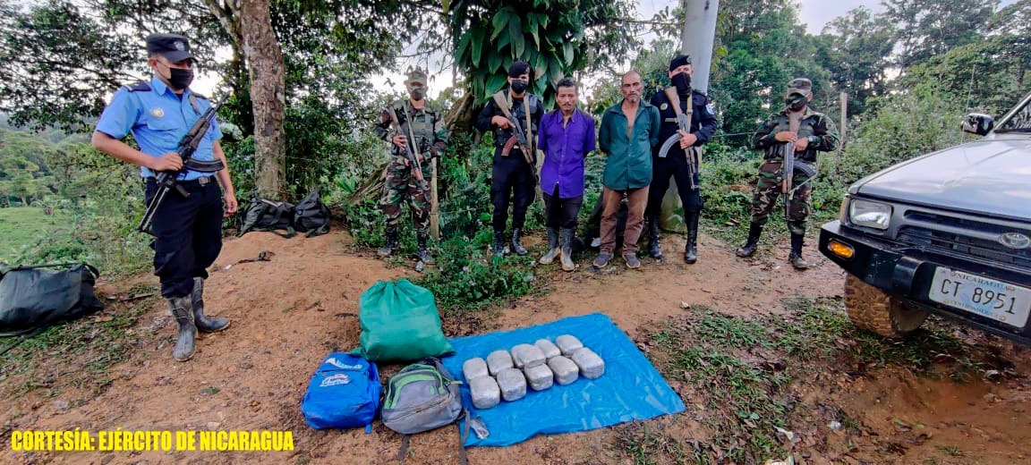 Ejército captura a dos hermanos que trasladaban marihuana
