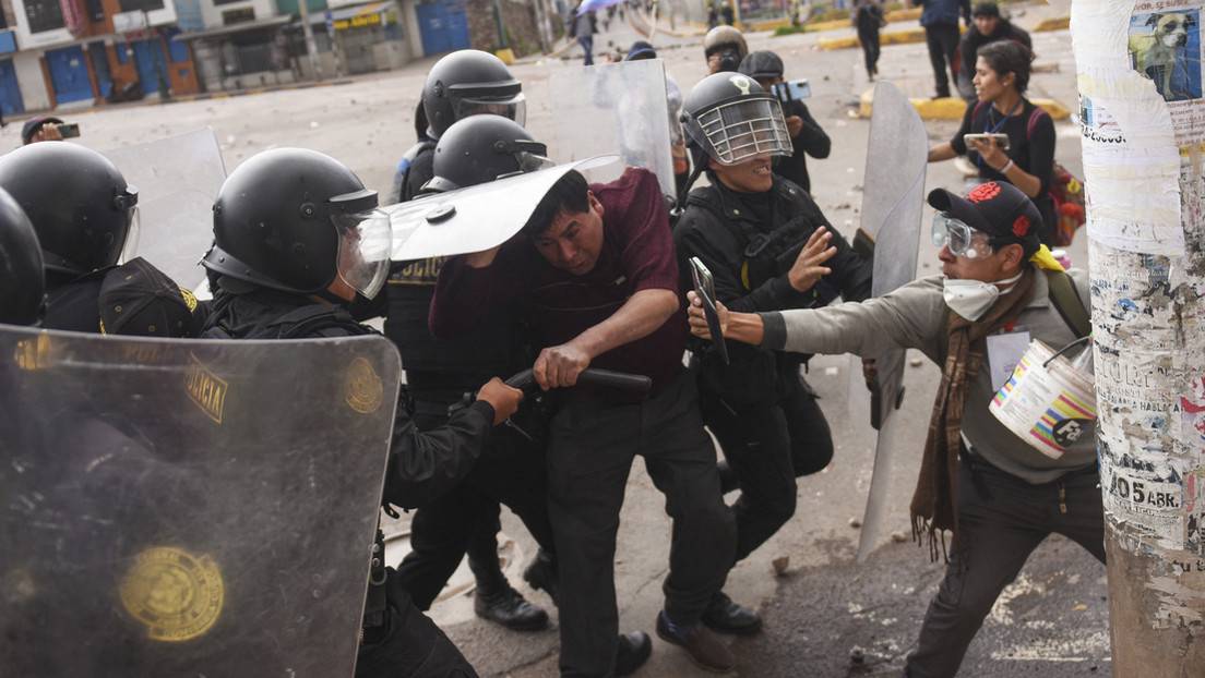Al menos un muerto y 34 heridos en una nueva jornada de protestas en Perú