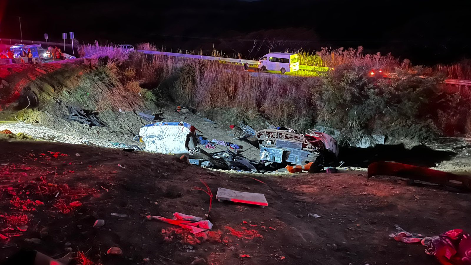 Un autobús de turistas en México se vuelca fuera de la vía dejando 15 muertos y varios heridos