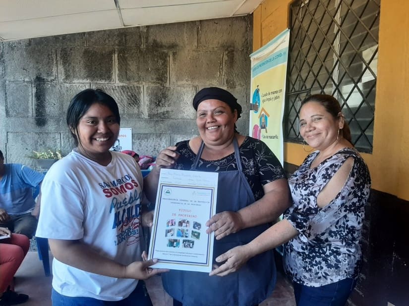 Más de 50 familias de San Marcos reciben títulos de propiedad