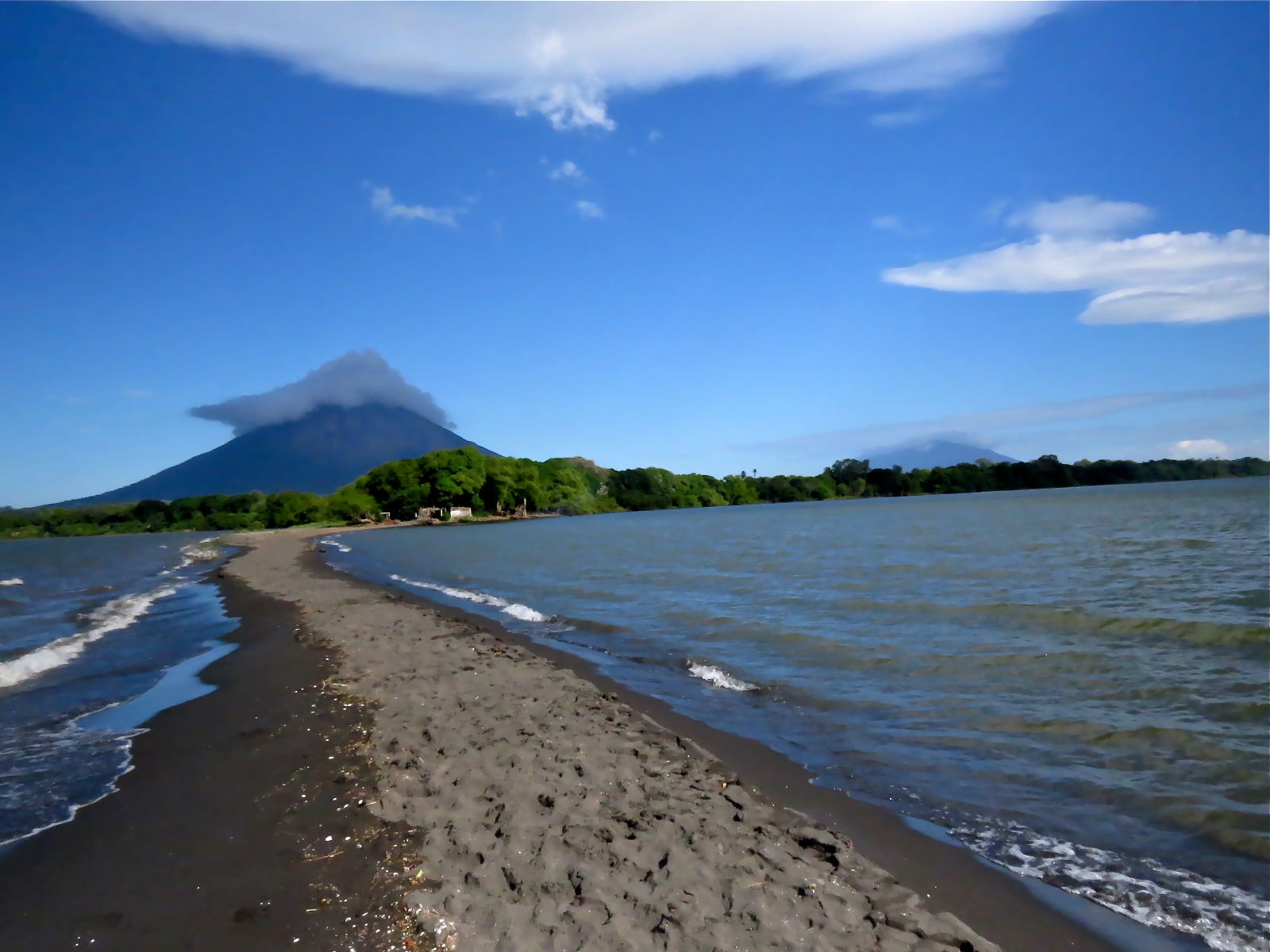 Dos canadienses y un nicaragüense rescatados en lago Cocibolca