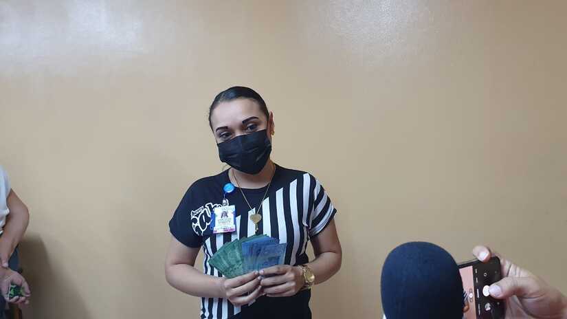 Servidores públicos continúan recibiendo salarios de abril