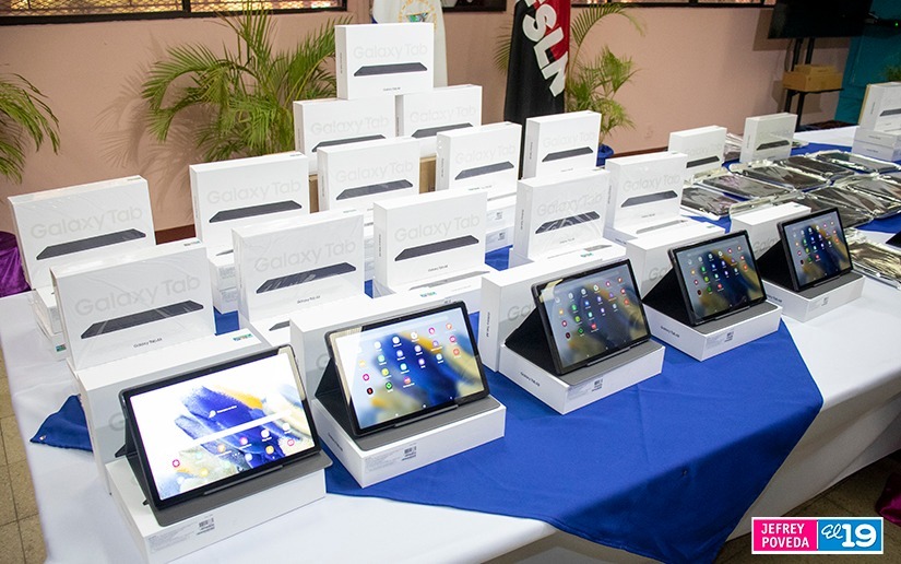 Minsa entrega equipos electrónicos para fortalecer el sistema familiar y comunitario