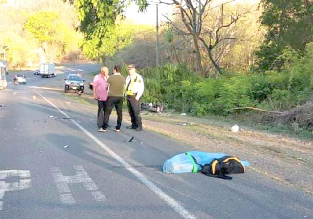 Nicaragüense invade carril con su moto y perece tras colisión contra automóvil