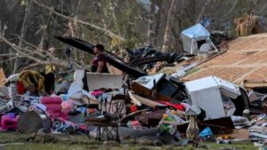 Aumenta a 26 cifra de fallecidos tras tornados en EE.UU
