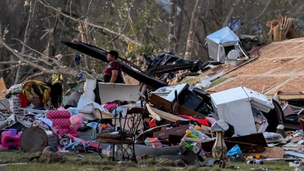 Aumenta a 26 cifra de fallecidos tras tornados en EE.UU