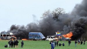 Represión de protesta deja unos 200 heridos en Francia