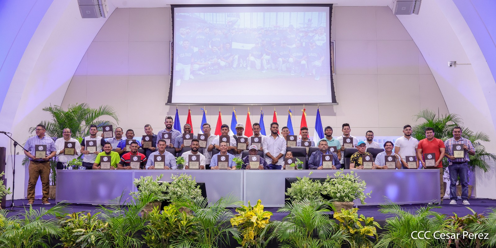 Selección de Nicaragua recibe honores por desempeño en Clásico de Béisbol