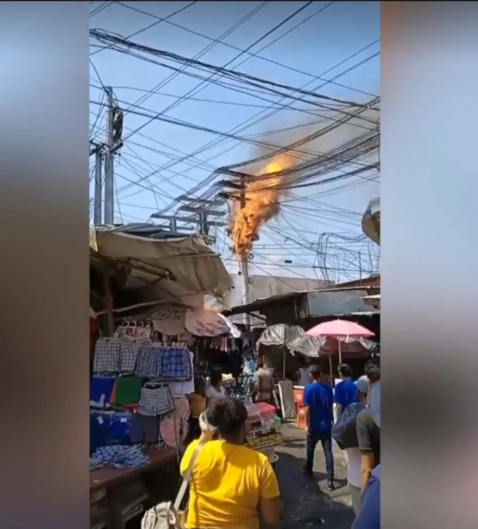 Bomberos evitan propagación de incendio en el mercado Oriental