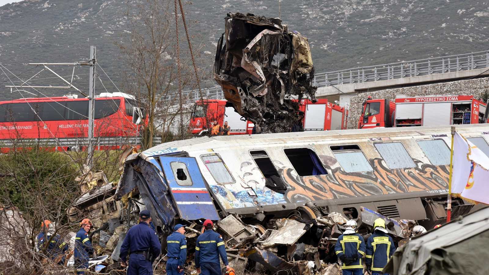 Aumenta a 57 el número de muertos por el choque de trenes en Grecia