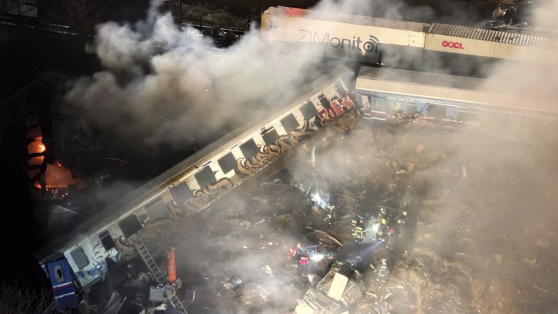 Número de muertos por colisión de trenes en Grecia sube a 36