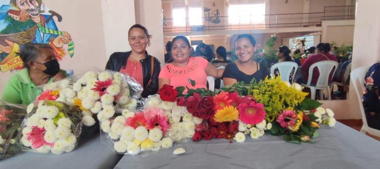 Emprendedores participaron en foro internacional de floricultura