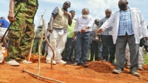 Kenia impone toque de queda por hallazgos de 90 fallecidos