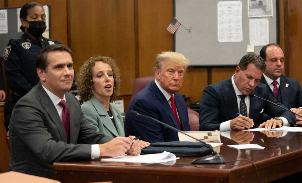 Testigos comparecen en juicio a Trump en Nueva York