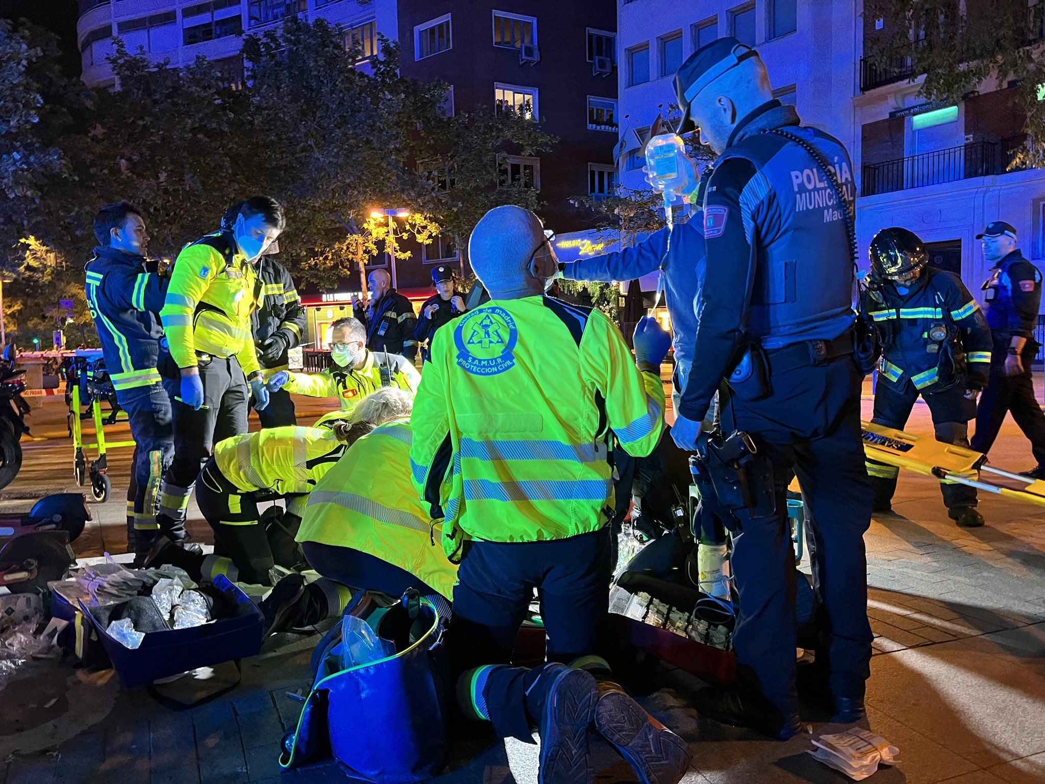 2 muertos y 10 heridos tras un incendio en un restaurante de Madrid