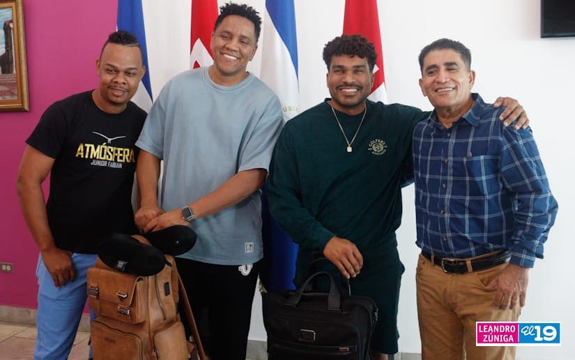 Grupo Barak llega para participar en aniversario de iglesia de Ríos de Agua Viva