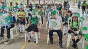 Estudiantes de colegio capitalino celebran Día Mundial de la Madre Tierra