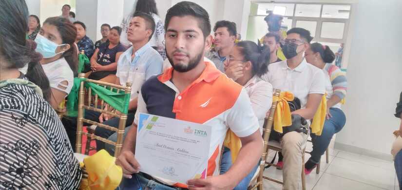 El INTA capacita a 200 productores en inseminación porcina