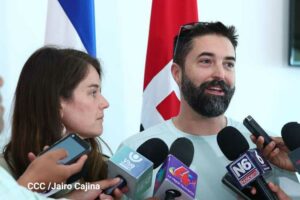 Directivos del Ministerio Puerta de la Montaña llegan al país