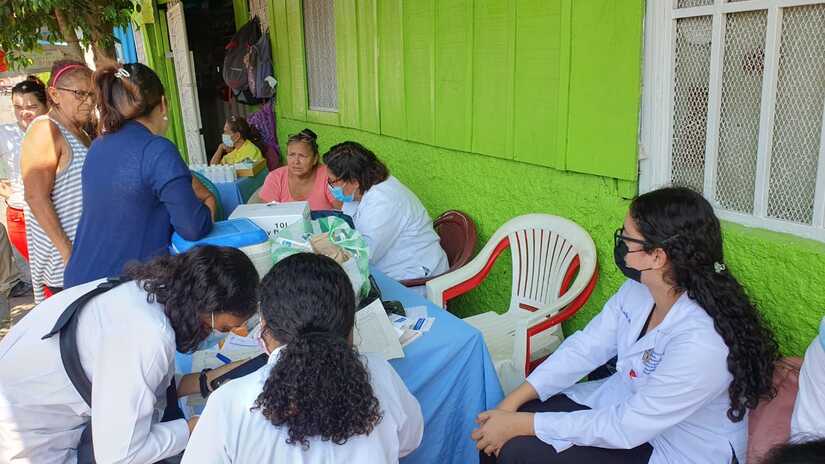 Modelo de salud comunitaria atiende a familias del barrio Nora Astorga