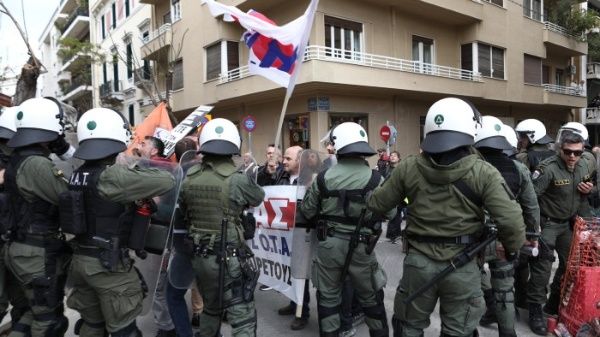 Inician huelga trabajadores griegos de autobuses y trolebuses