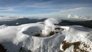 Alerta roja inminente en el volcán Nevado del Ruiz en Colombia