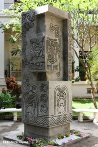 INC rinde homenaje a pueblos originarios con una réplica precolombina de la obra Estela Moderna